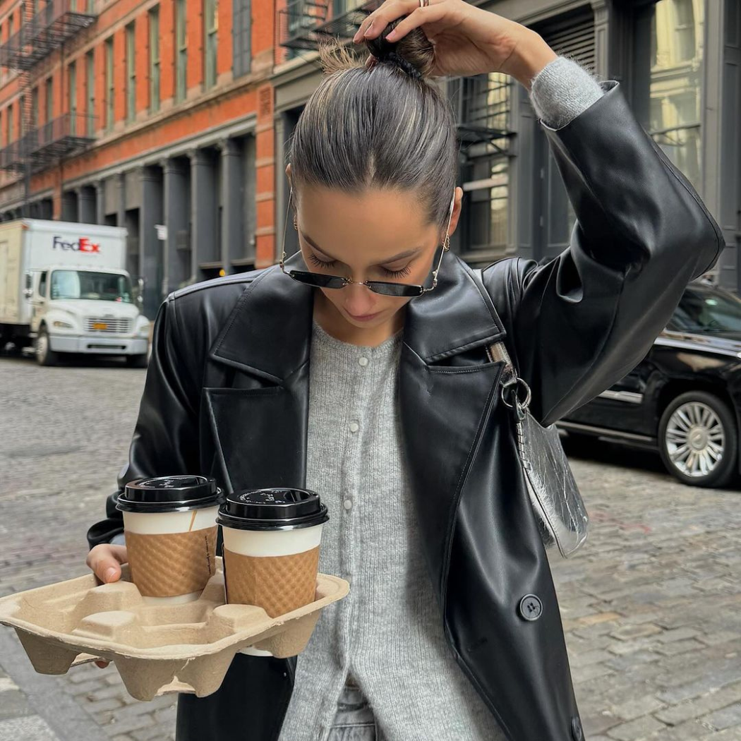 Już nie indygo. Teraz będziemy nosić jeansy w tym kolorze. Pasują każdemu